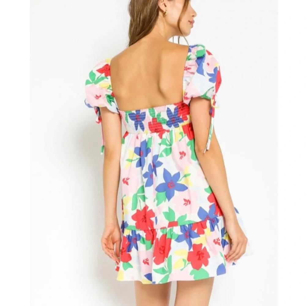 Olivaceous Floral Mini Dress in Cream Size Small Women’s